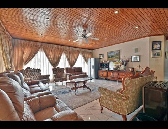 5 BEDROOM HOUSE FOR SALE IN GLENANDA